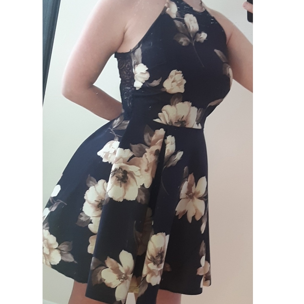 Dress - Picture 2 of 4
